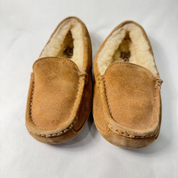 UGG • Ascot kids slipper • 1Y - Picture 3 of 3